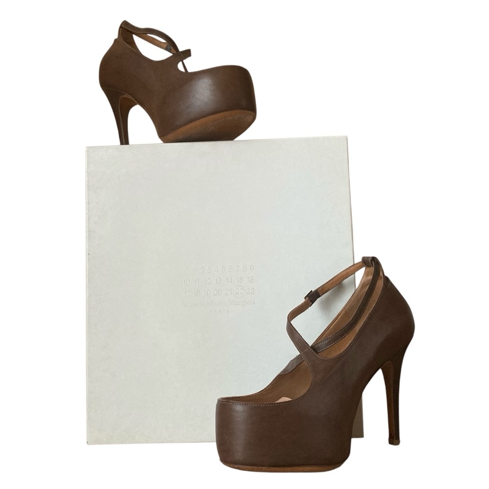 MAISON MARTIN MARGIELA | 2010 Runway Sunken Leather Pumps Ankle Strap Sz 37.5 It